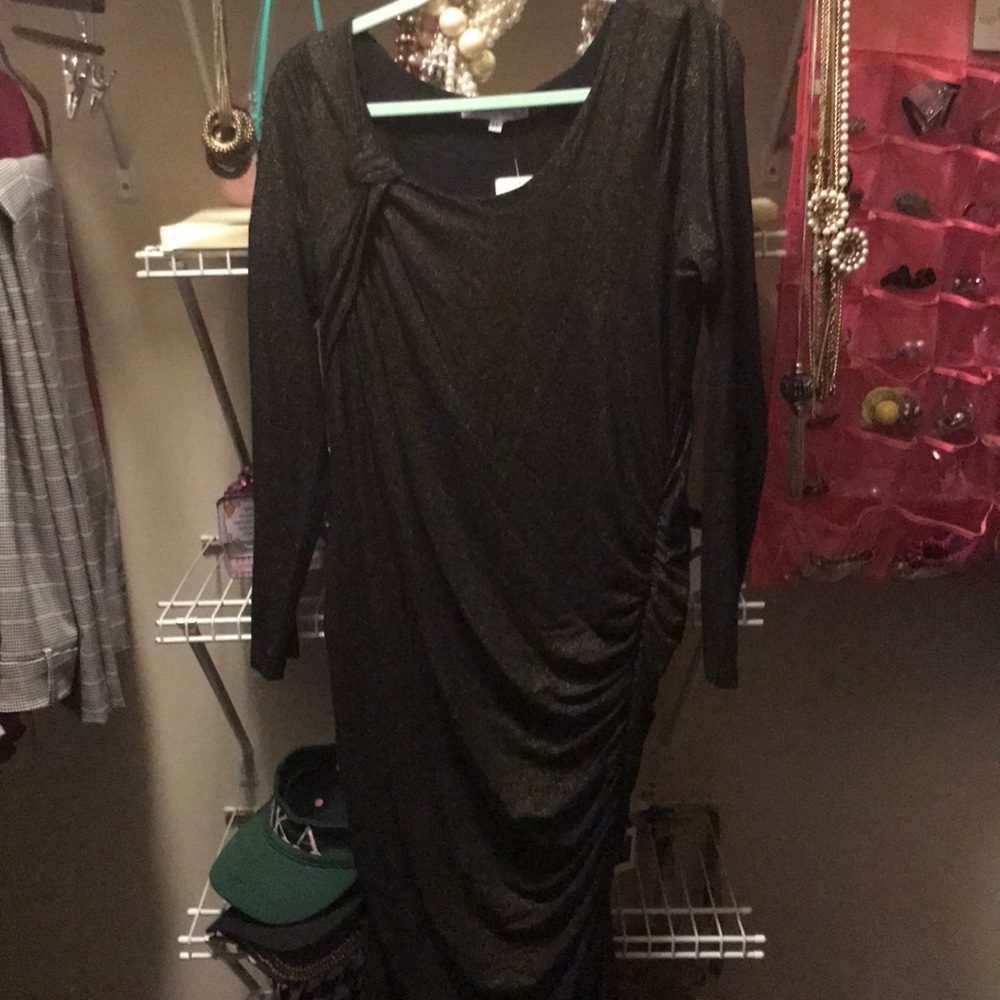 Light weight form fitting cocktail w /gold flecks